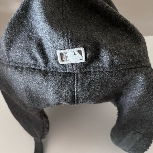 SF Giants Sherpa Ear Flap Cap Grey - Picture 4 of 9